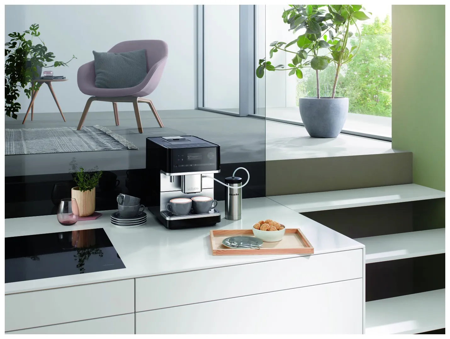 Кофемашина автоматическая Miele CM 6350 цвет Серебристый; Черный