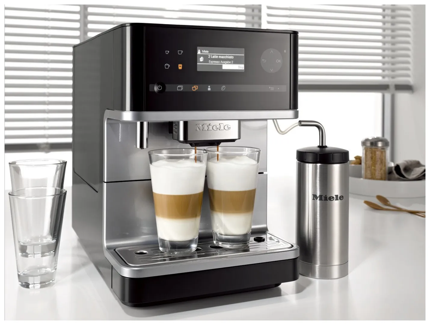 Кофемашина автоматическая Miele CM 6350 цвет Серебристый; Черный